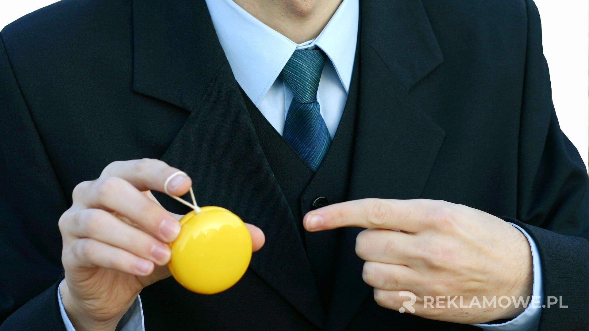 Reklamowe jojo jako letni gadżet promocyjny na wydarzenia plenerowe