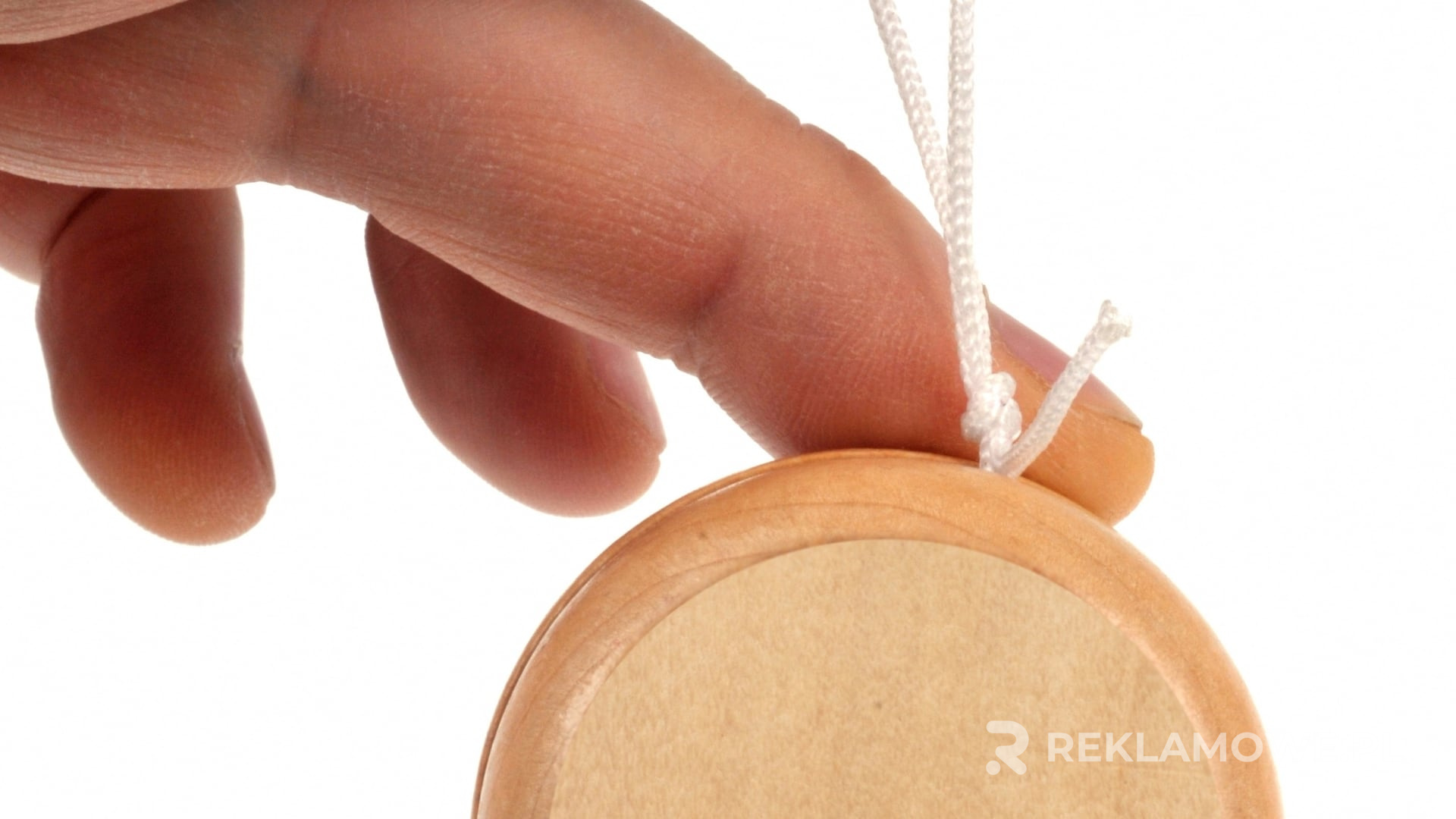 Klient bawiący się reklamowym jojo